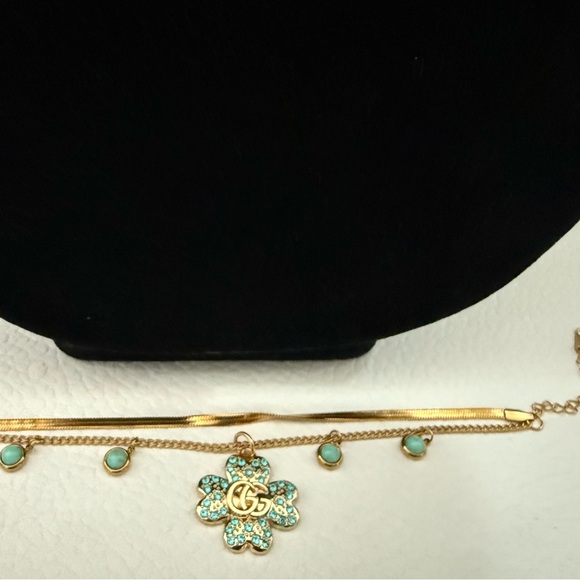 New upcycled Gucci Gold tone and Turquoise Flower Bracelet - Picture 3 of 7